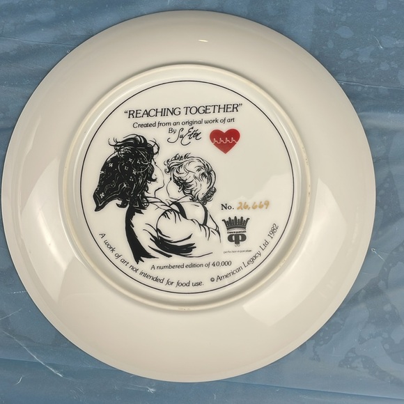 Reaching Together collectors plate by Su Etem numbered edition 1982 mother boy - Picture 4 of 7